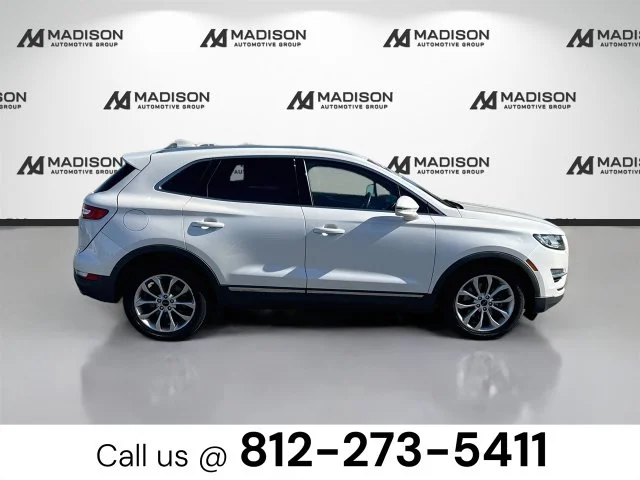 Used 2019 White Lincoln Select image 4
