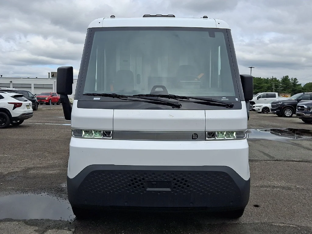 Used 2024 Oyster White BrightDrop EJY image 3