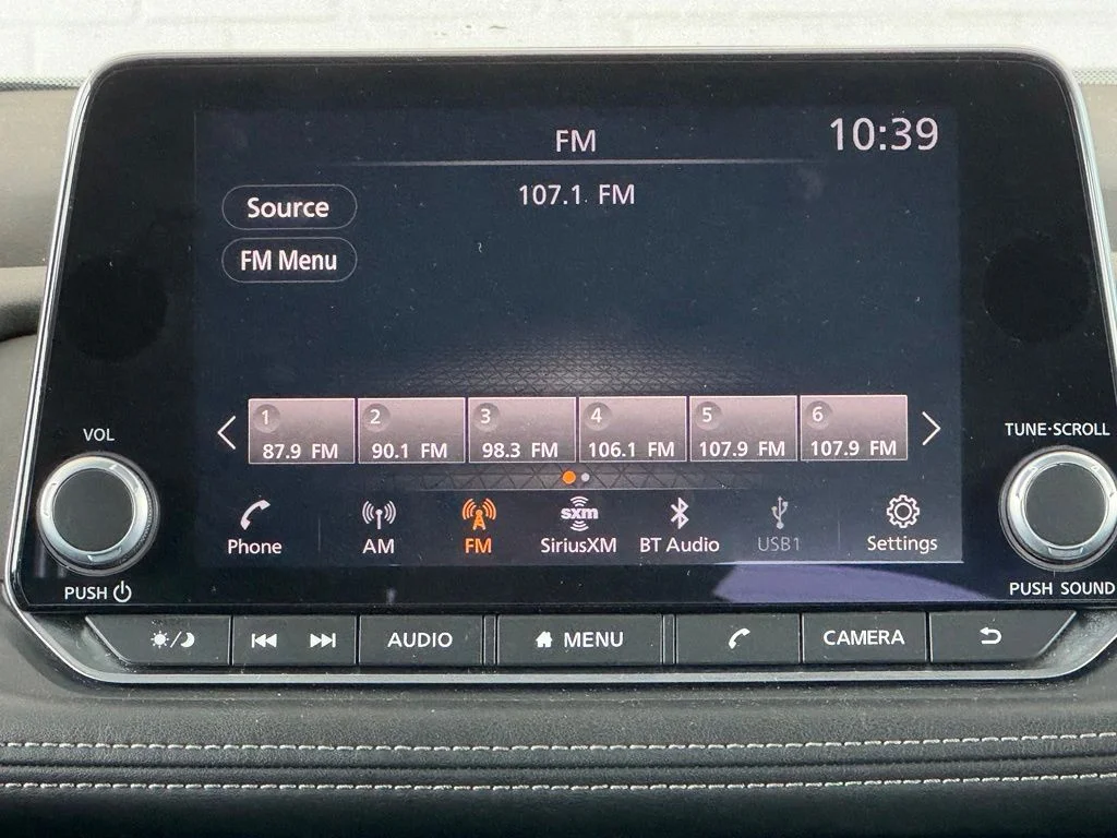 Used 2025 Gray Nissan SV image 27