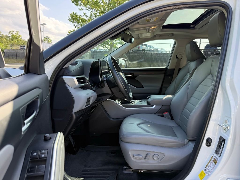 Used 2023 Beige Toyota XLE image 24