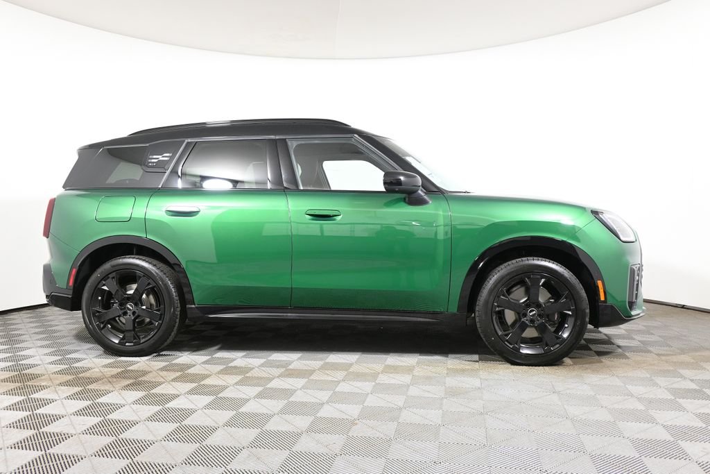 New 2026 Green MINI Iconic image 8