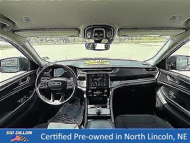 Used 2023 Diamond Black Crystal Pearlcoat Jeep Laredo image 18