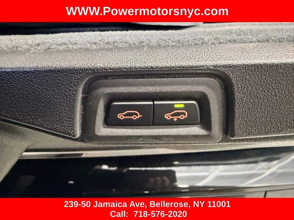 Used 2021 Black BMW xDrive40i image 26