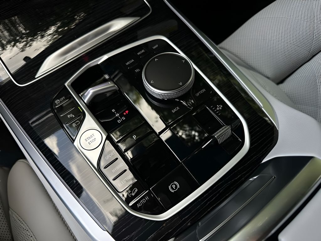 New 2026 Carbon Black Metallic BMW xDrive50e image 19