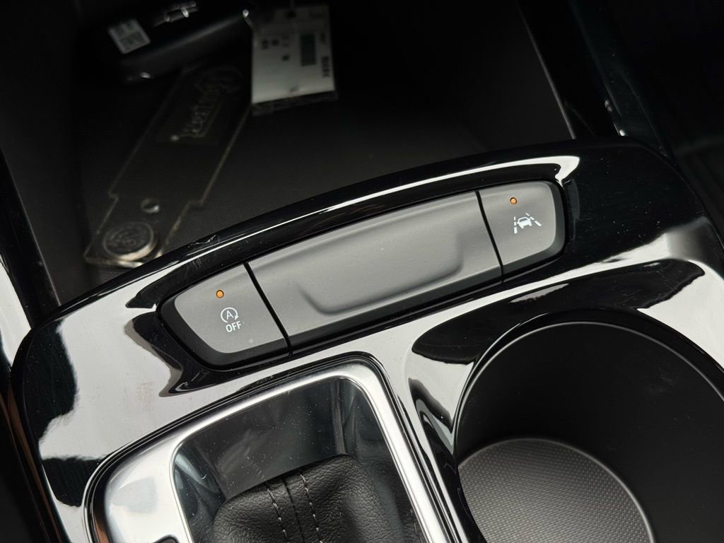 2025 Chevrolet Trax LT - Photo 28