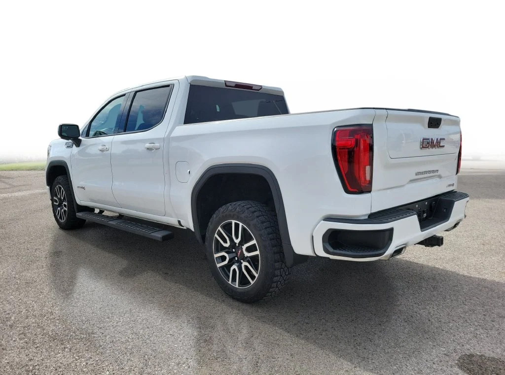 Used 2021 White GMC AT4 image 3