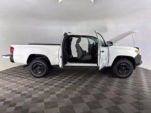 Used 2022 White Toyota SR image 16