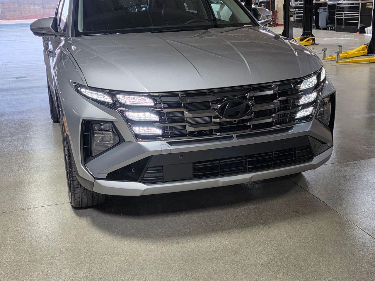 New 2026 Shimmering Silver Hyundai Limited image 9