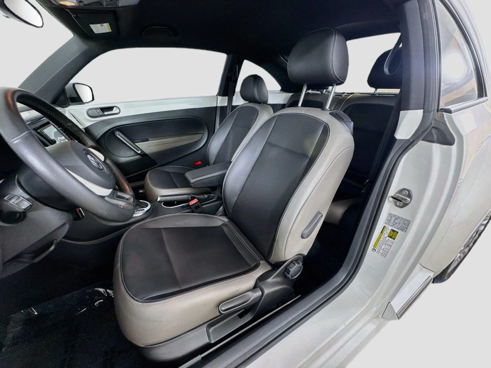 Used 2013 Candy White Volkswagen 2.5L image 19