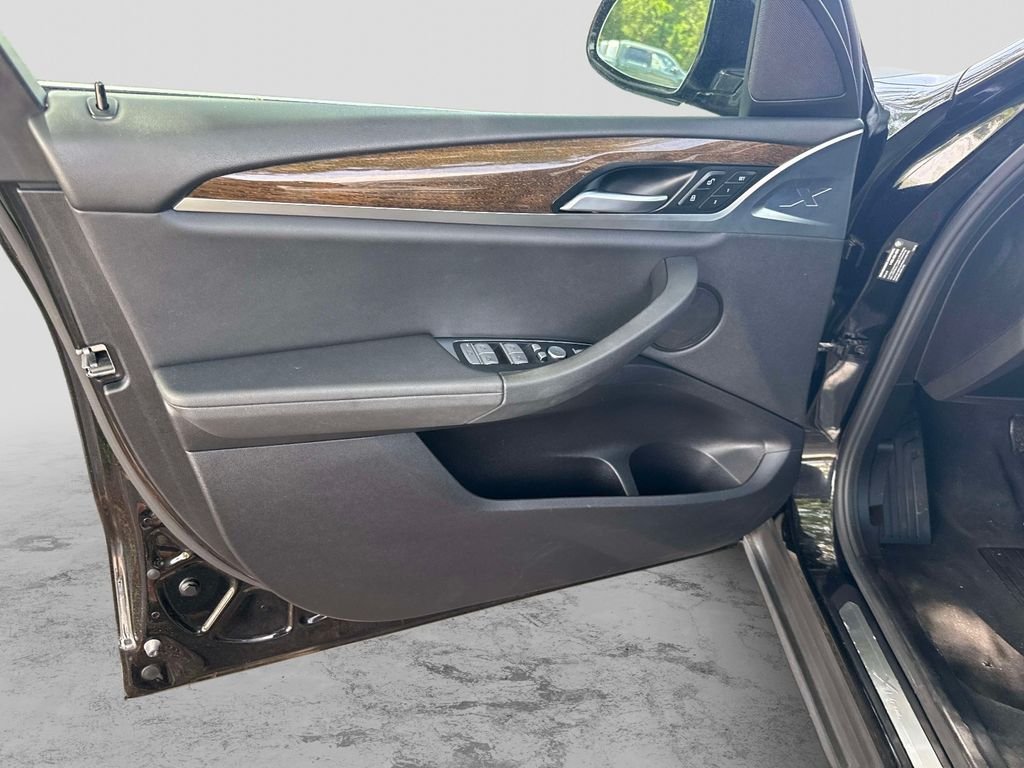 Used 2020 Black BMW xDrive30i image 18