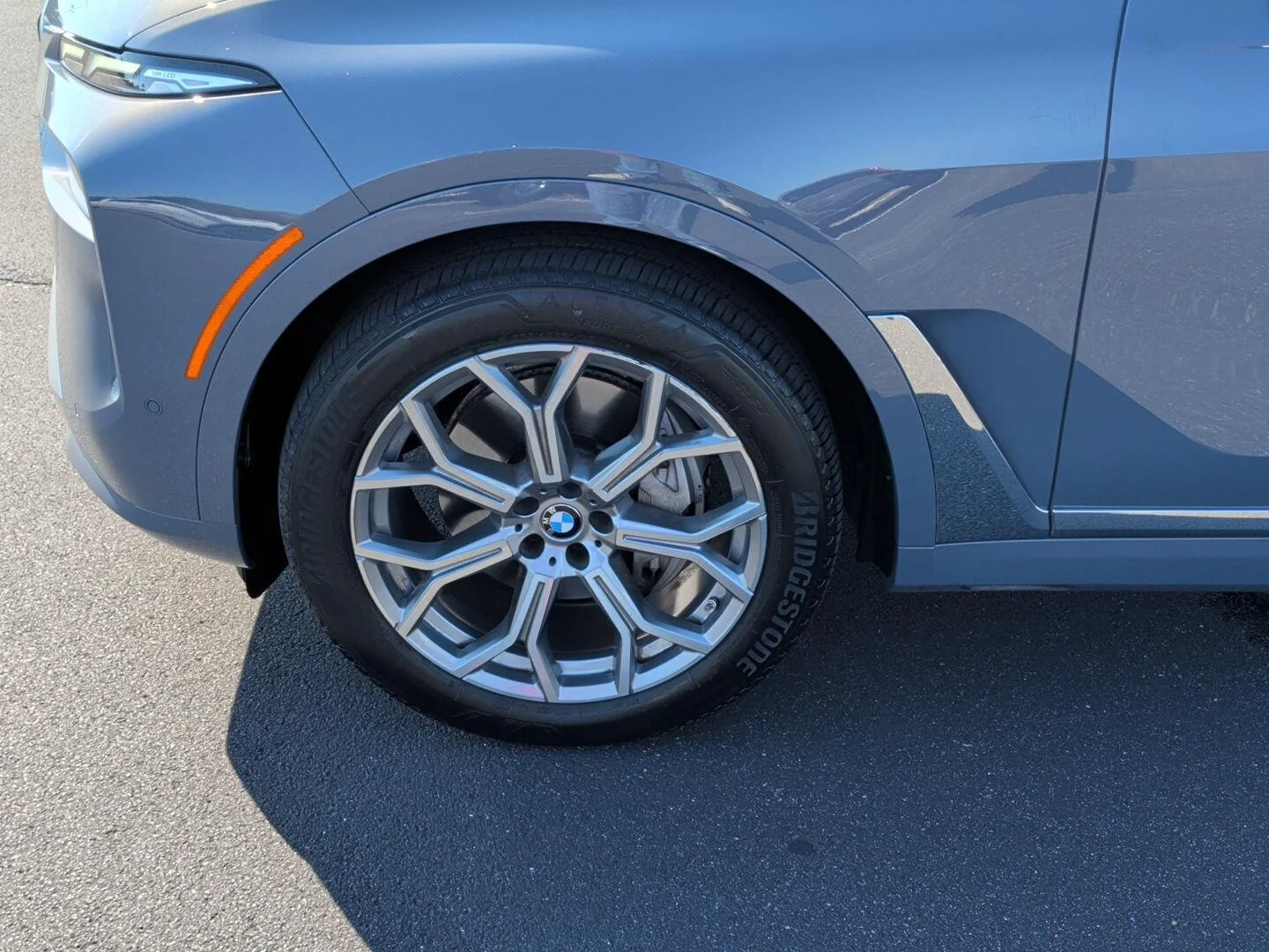 Used 2025 Sparkling Copper Metallic BMW xDrive40i image 27