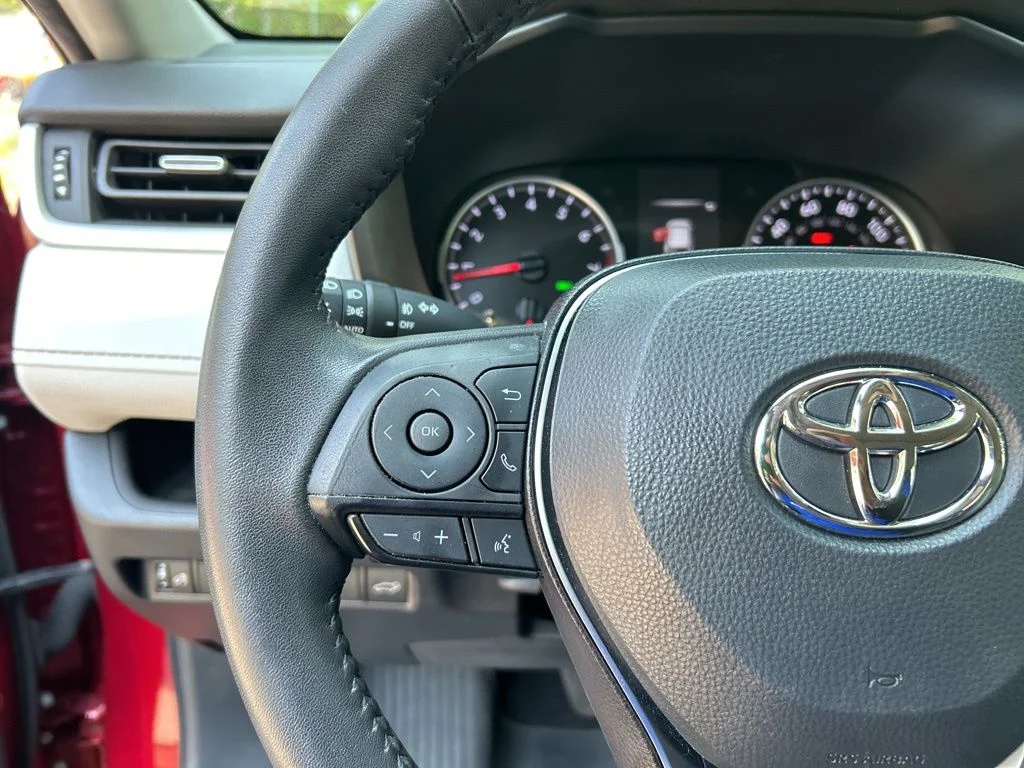 Used 2022 Red Toyota XLE Premium image 23