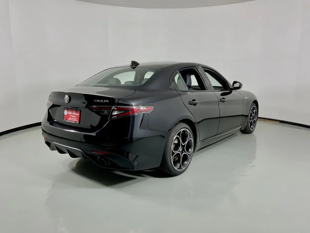 New 2026 Vulcano Black Metallic Exterior Paint Alfa Romeo Veloce image 2