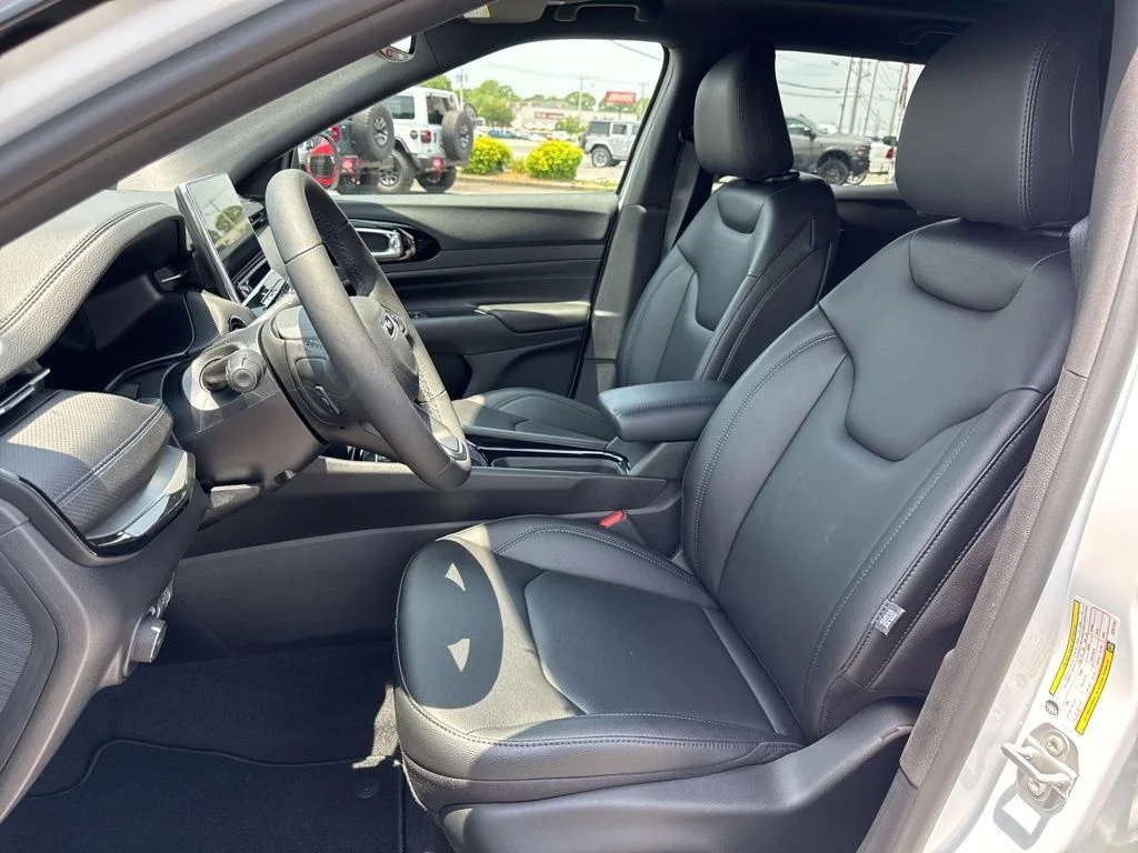 2025 Jeep Compass Limited - Photo 28