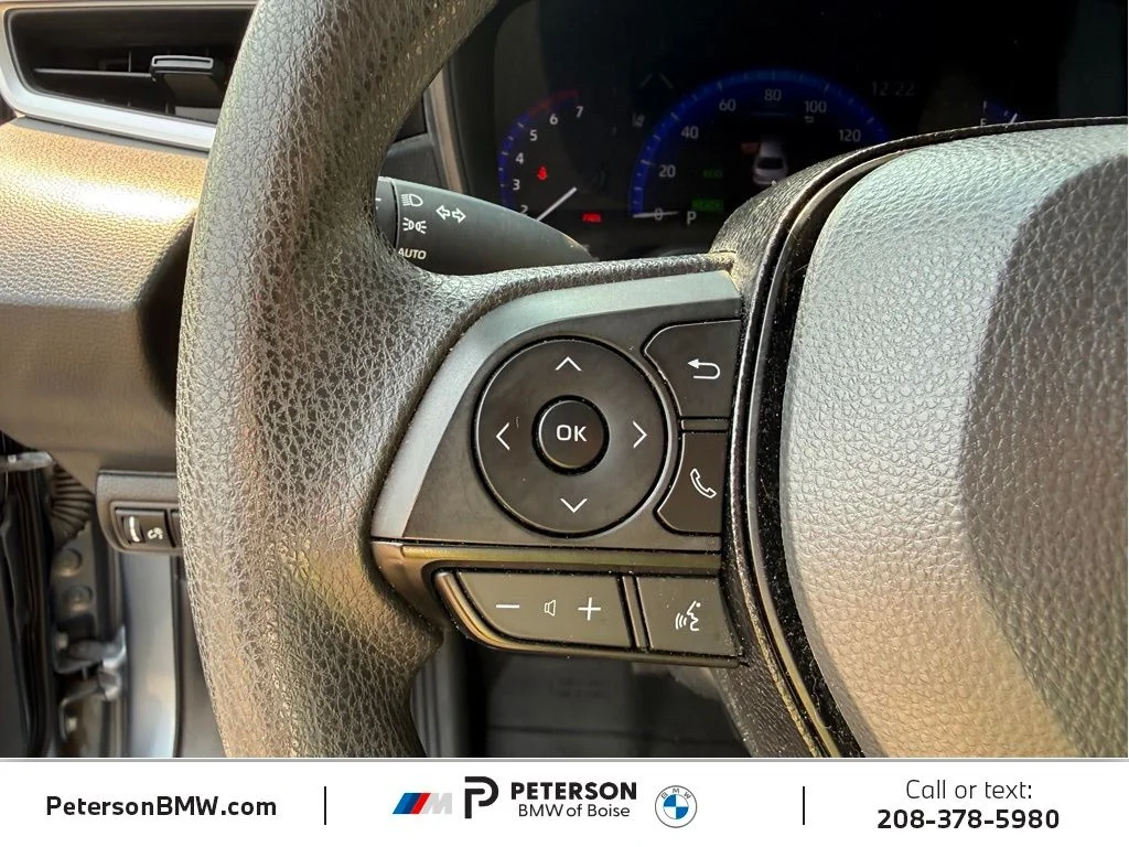 Used 2021  Toyota LE image 28