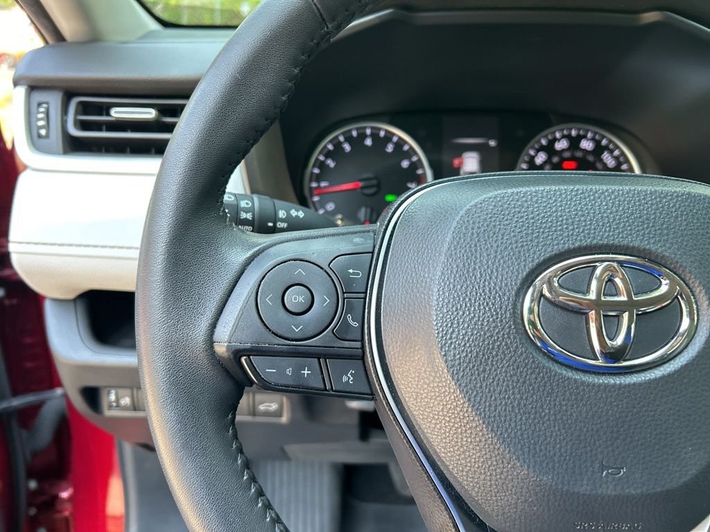 Used 2022 Red Toyota XLE Premium image 23