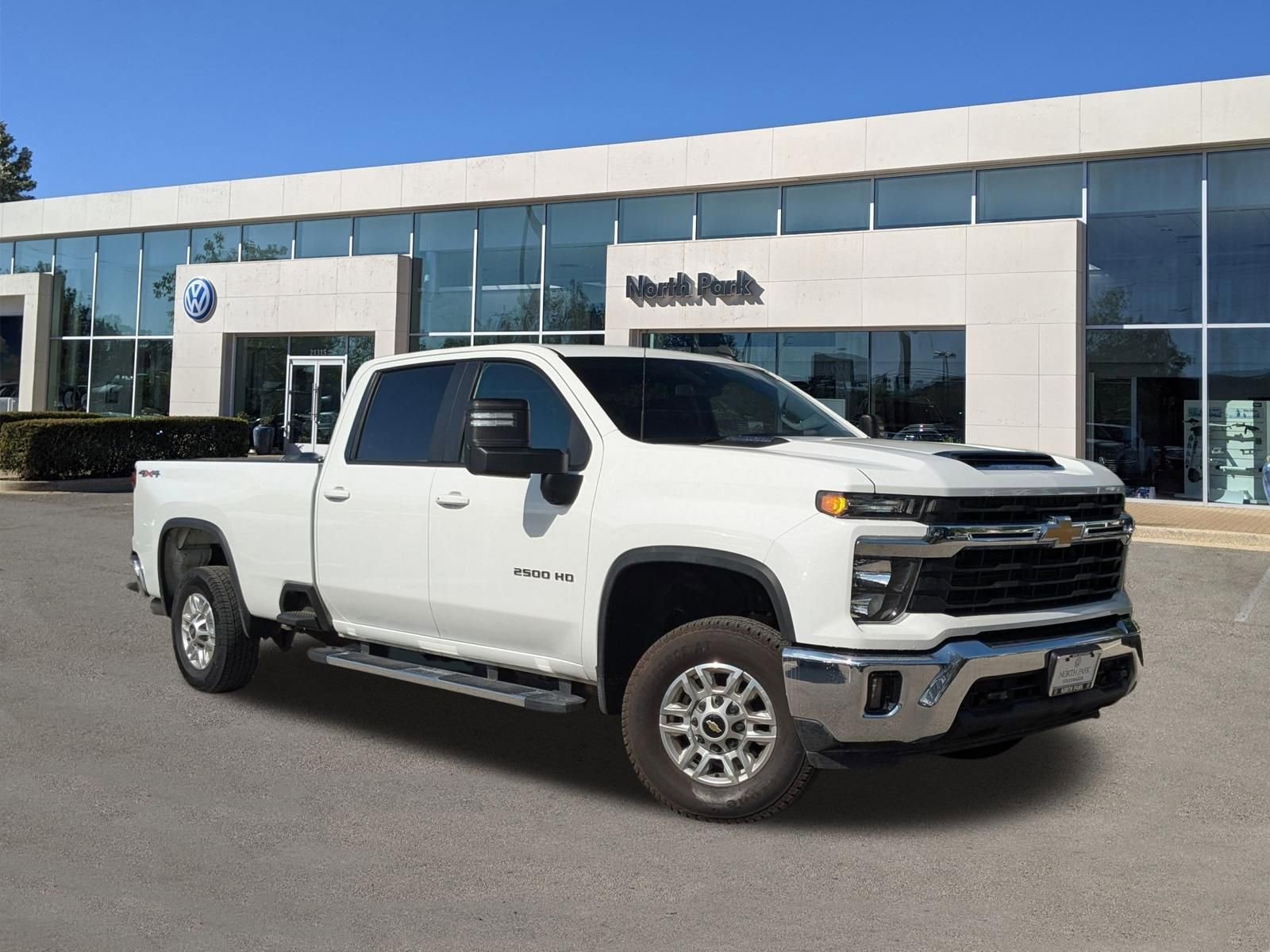 2025 Chevrolet Silverado HD LT 4WD Crew Cab Standard Box's photo