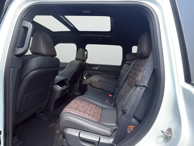 New 2026 White Nissan Platinum Reserve image 27