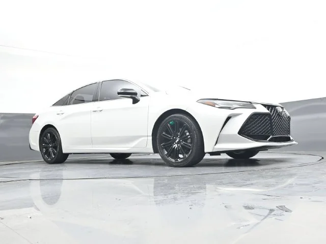 Used 2019 Pearl Toyota Touring image 31
