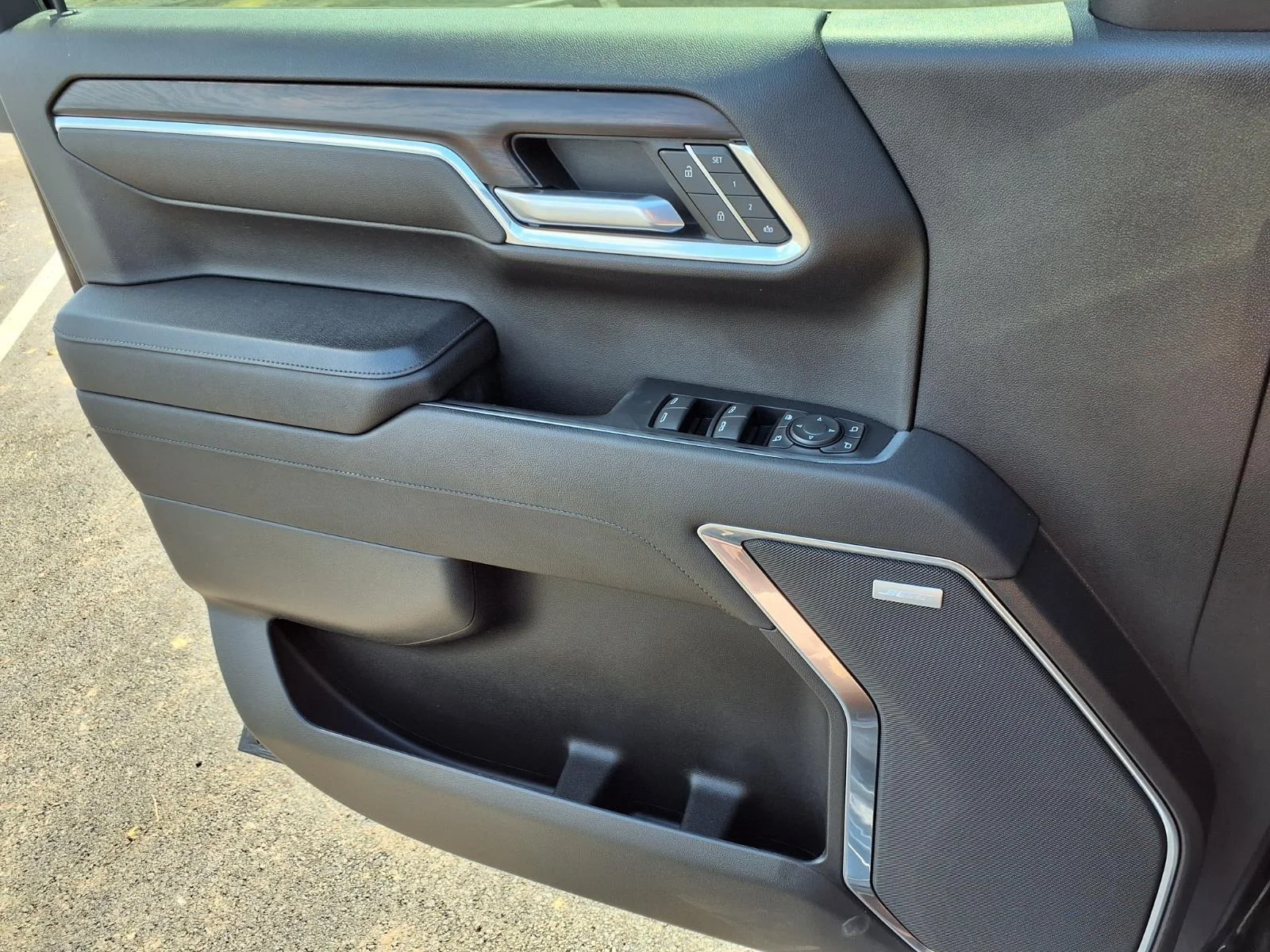 Used 2023 Onyx Black GMC SLT image 17
