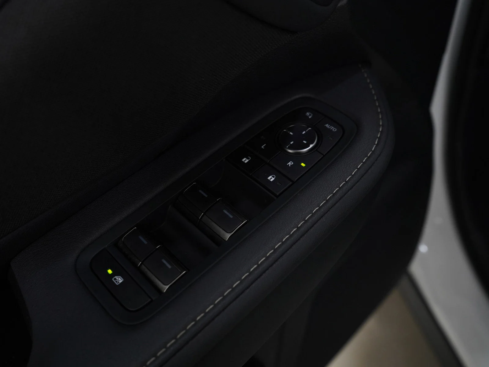 Used 2025 Wind Chill Pearl Lexus 500h F SPORT Premium image 22