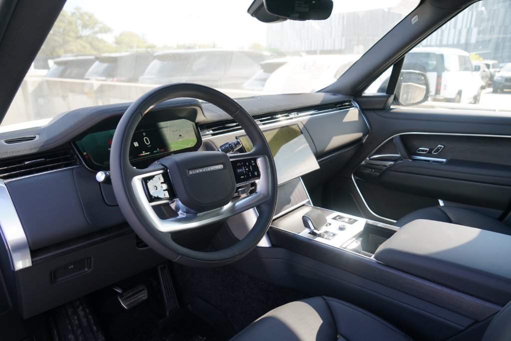 New 2027 Fuji White Land Rover SE image 9