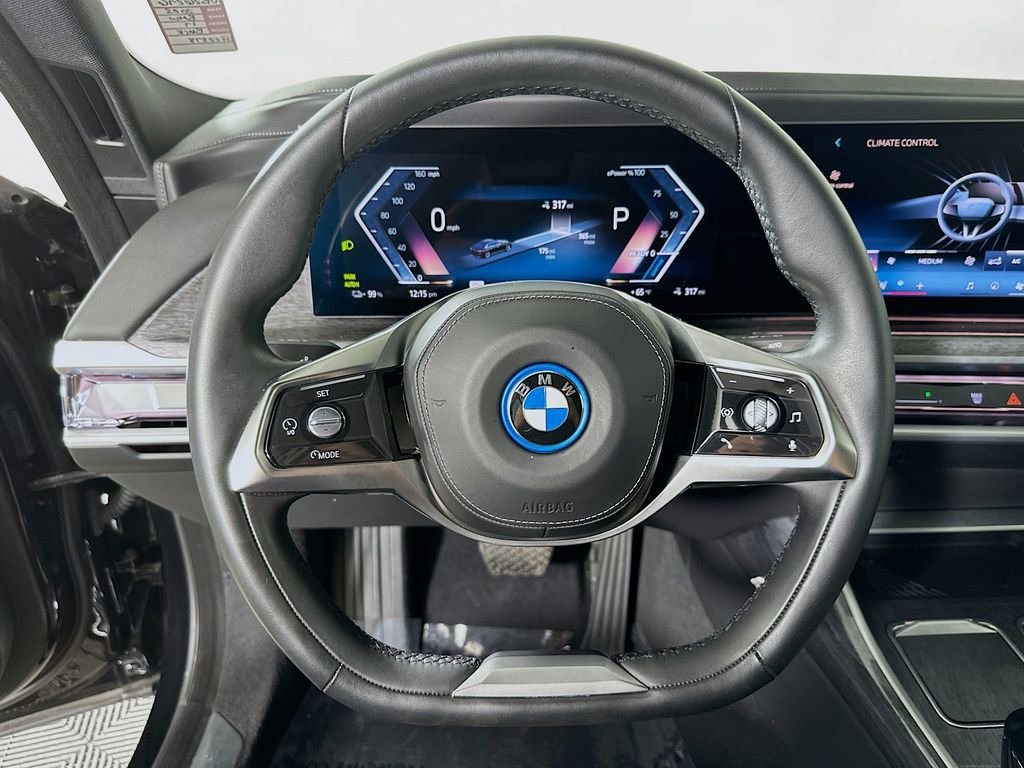 Used 2023 Black Sapphire Metallic BMW xDrive60 image 13