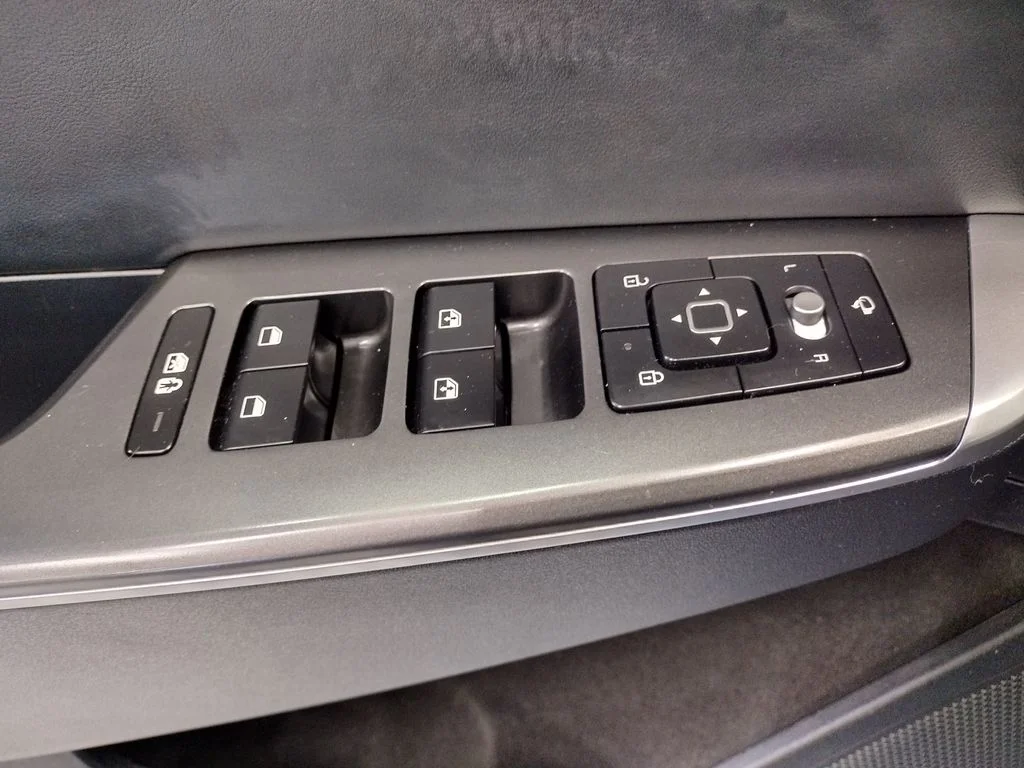 Used 2024 Gray Kia Light image 20