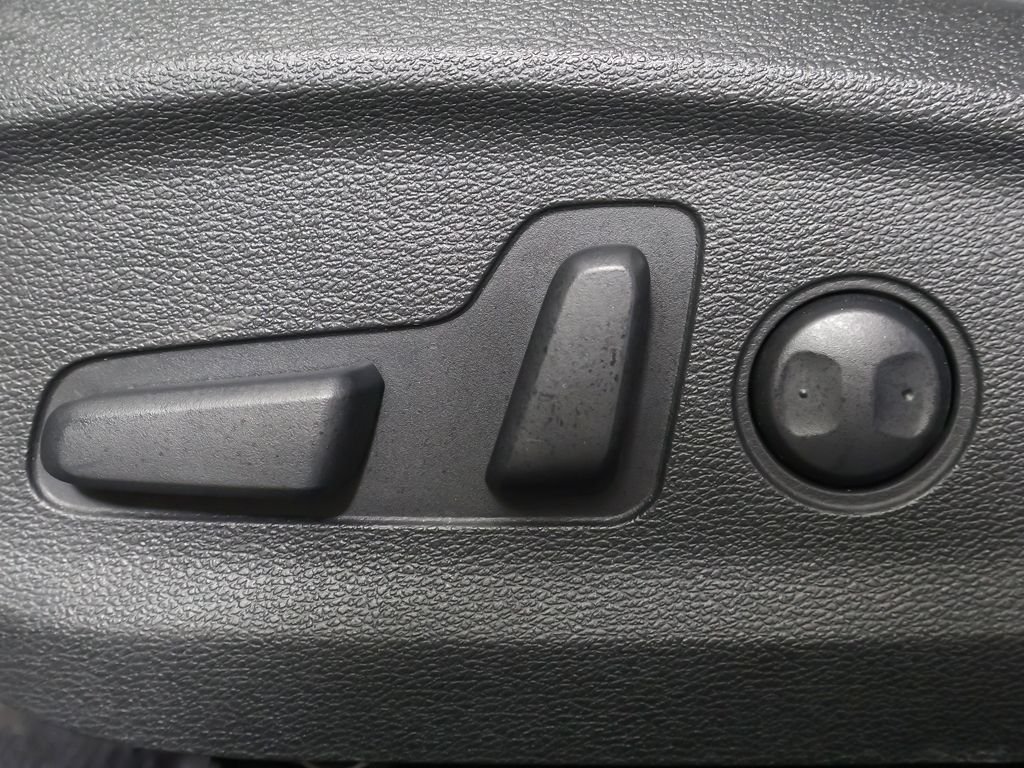 Used 2019 Silver Hyundai Sport image 27
