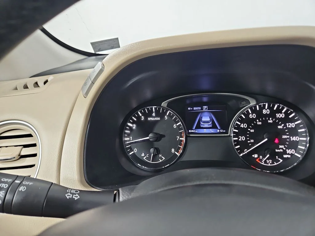 Used 2018 Green Nissan SL image 16