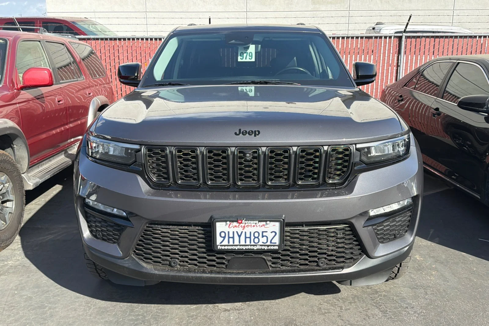 Used 2023 Gray Jeep Limited image 3
