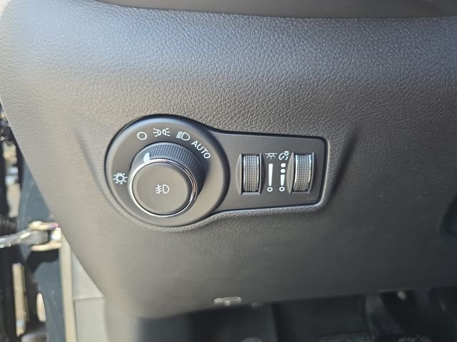 New 2026 Diamond Black Crystal Pearlcoat Jeep  image 22