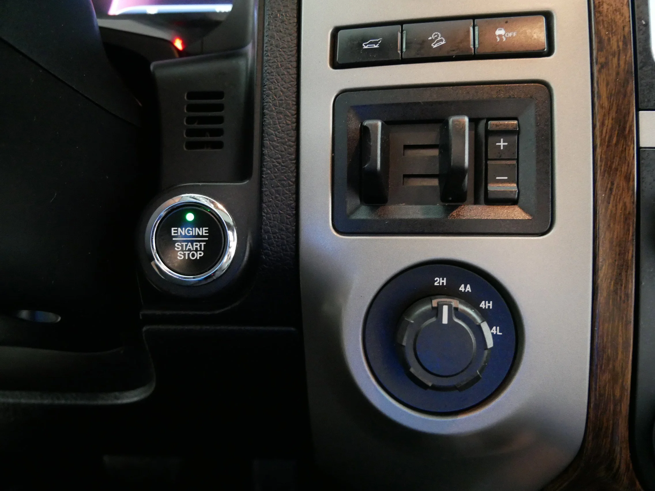 Used 2015 White Platinum Metallic Tri-Coat Ford King Ranch image 29