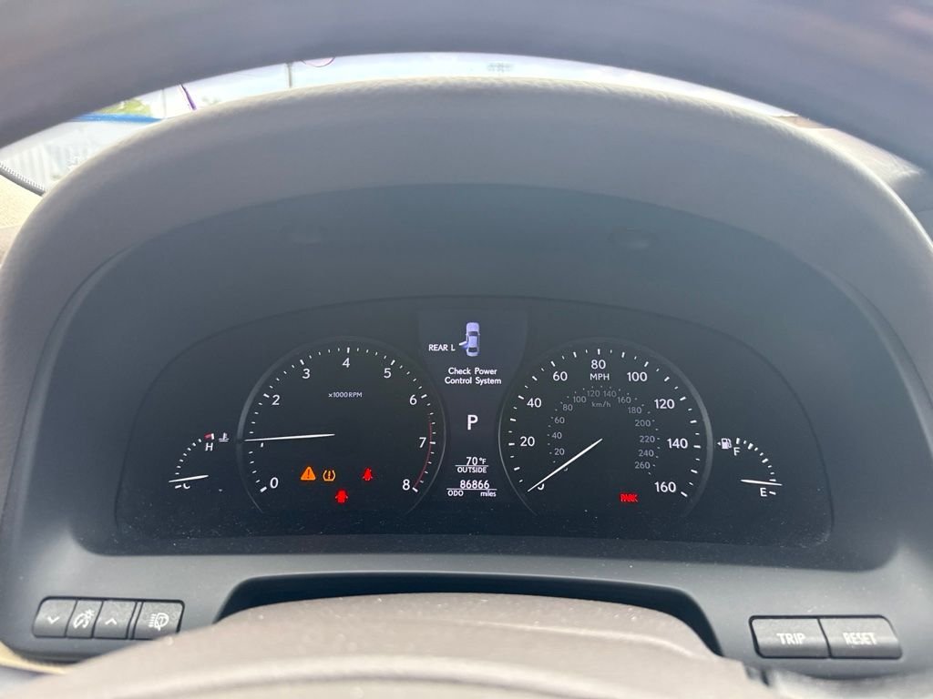 Used 2014 White Lexus 460 image 17