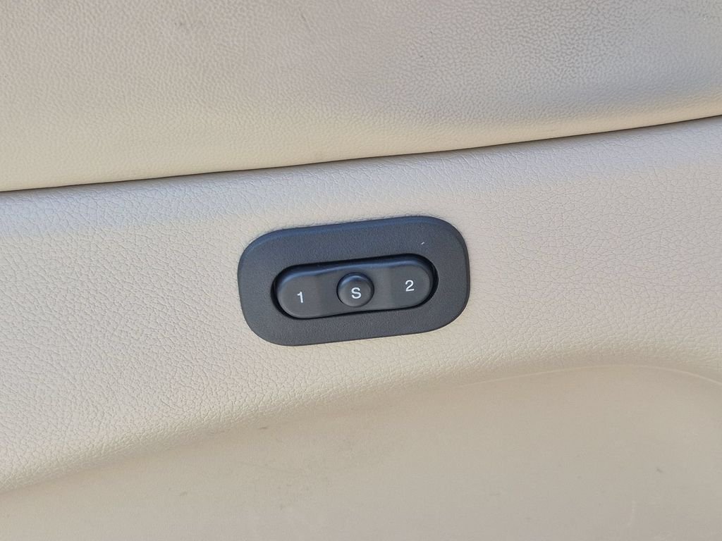 Used 2018 White Jeep Limited image 12