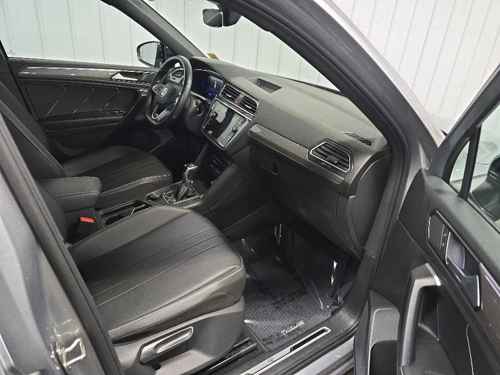 Used 2023 Silver Volkswagen 2.0T SE R-Line Black image 16