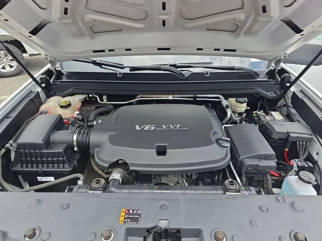 Used 2017 White GMC Base image 30