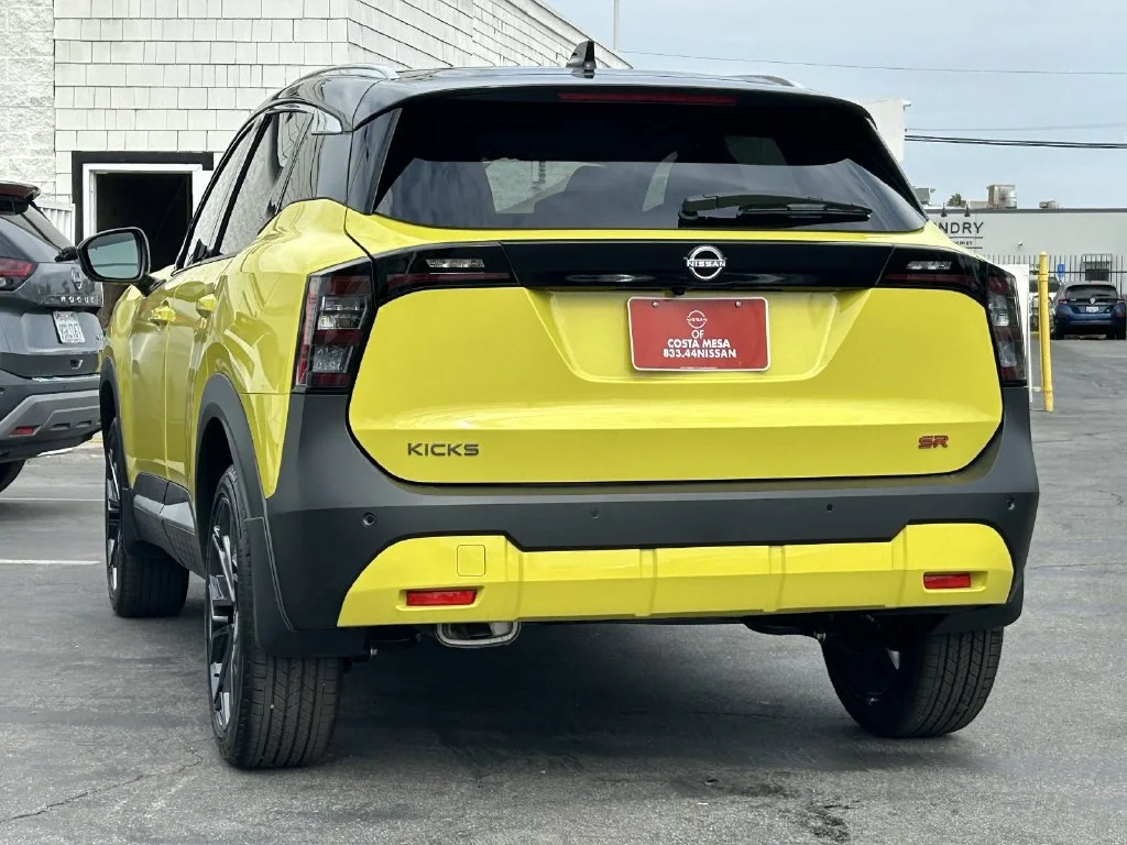 New 2026 Yuzu Yellow Metallic / Super Black Two-tone Nissan SR image 3