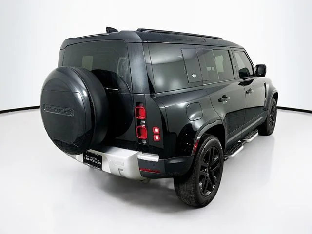 Used 2024  Land Rover S image 5