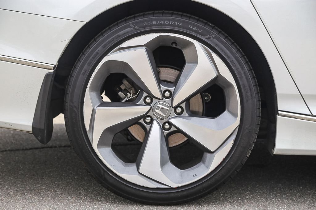 Used 2018 Platinum White Pearl Honda Touring image 11