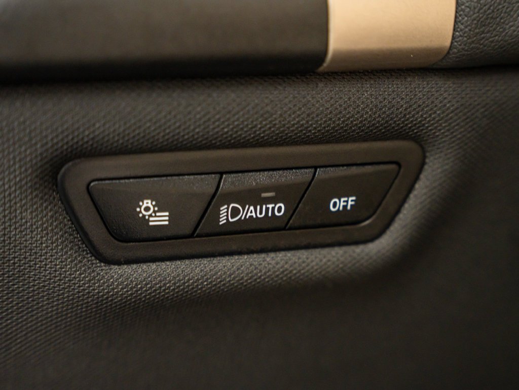 Used 2024 Phytonic Blue Metallic BMW xDrive50 image 25