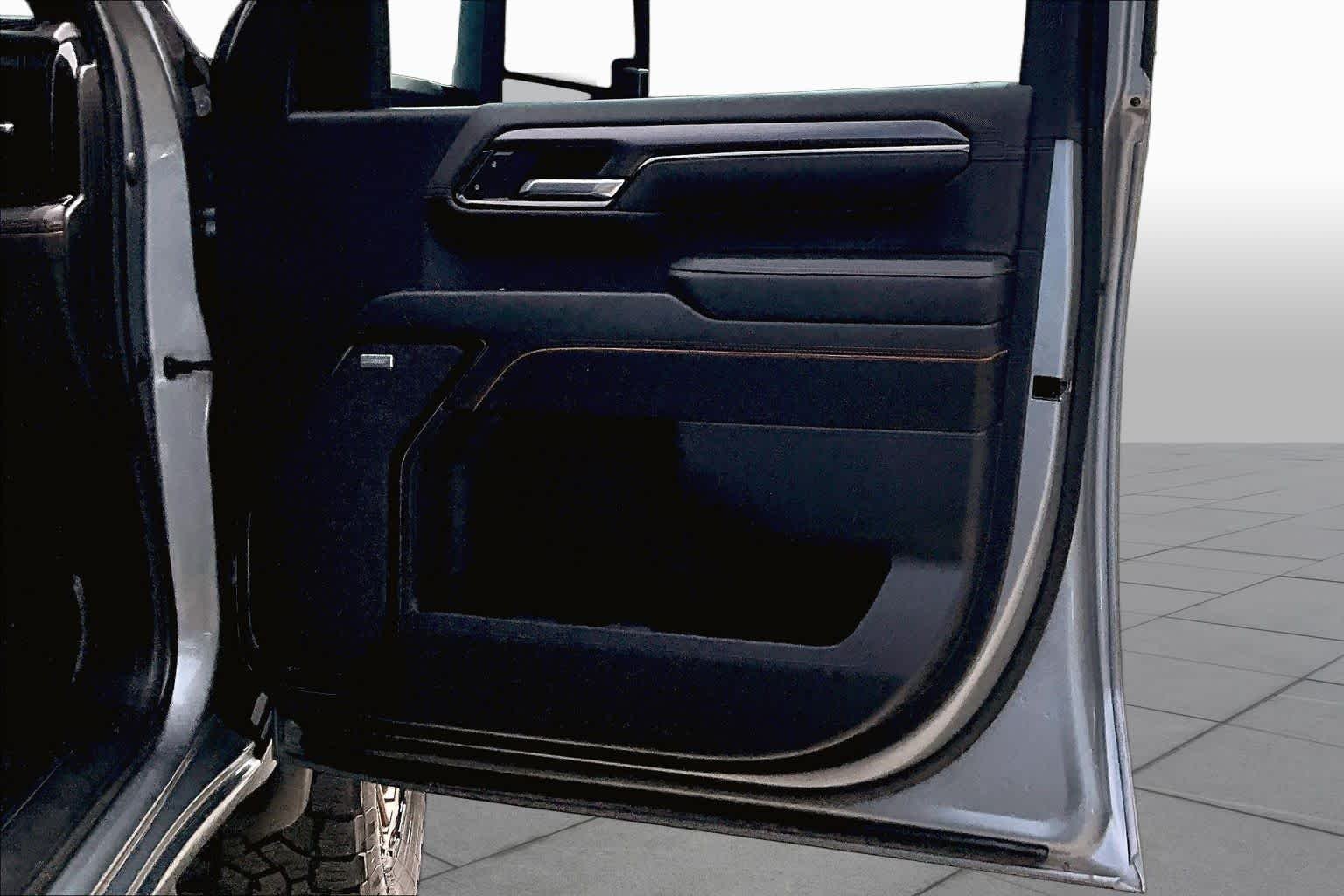 Used 2024 Sterling Metallic GMC AT4 image 27