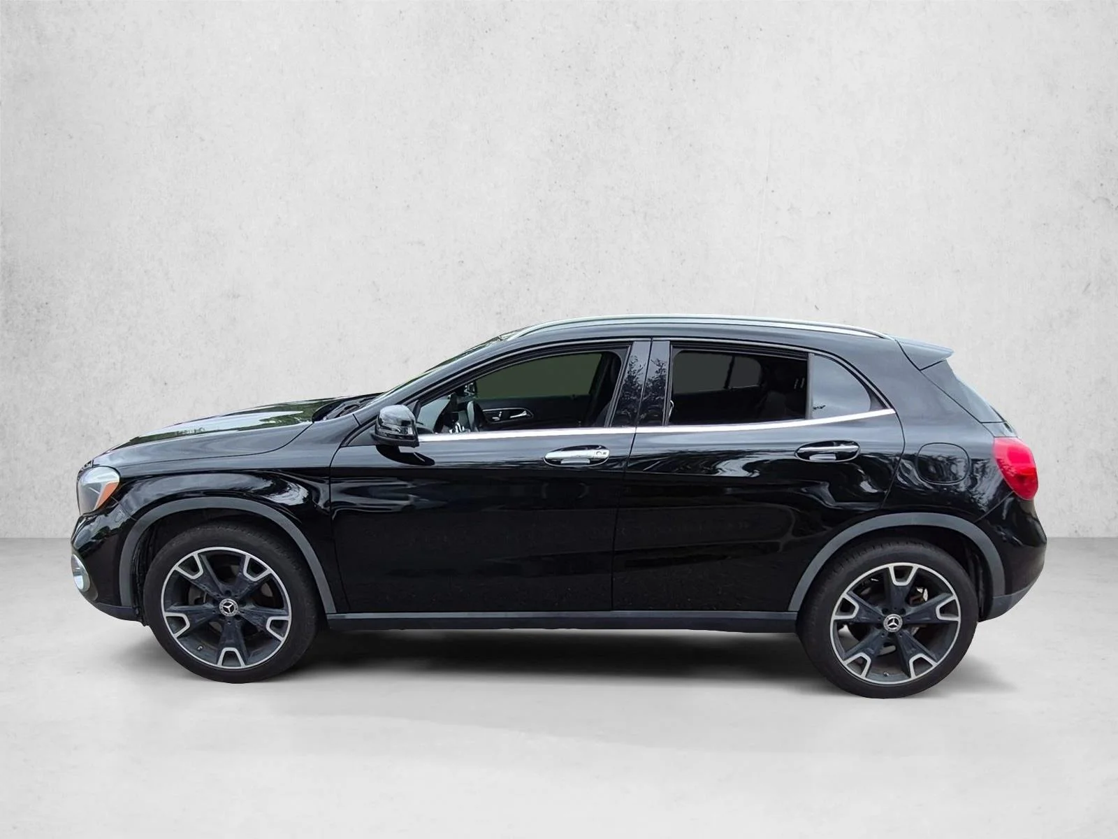 Used 2018 Night Black Mercedes-Benz GLA 250 image 7