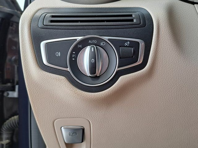 Used 2019  Mercedes-Benz GLC 300 image 13