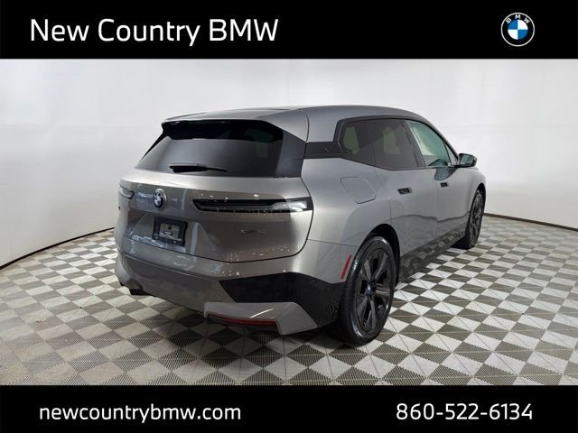 Used 2024 Gray BMW xDrive50 image 7