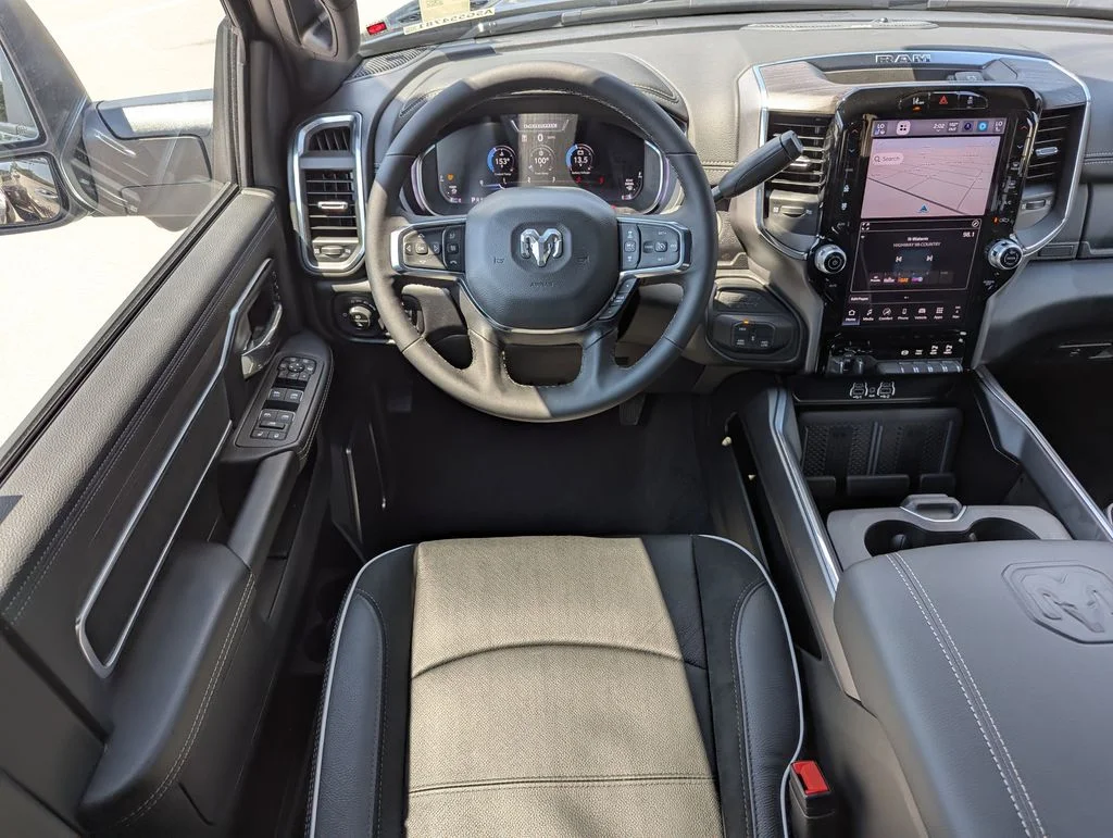 2025 RAM 3500 Laramie - Photo 14