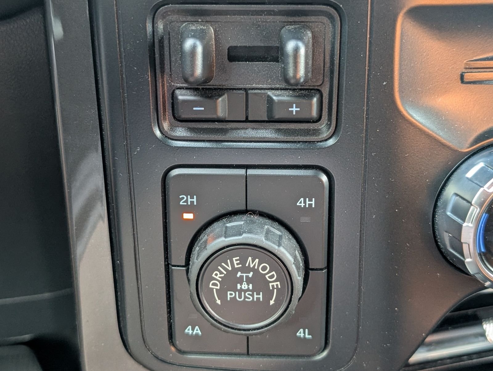 Used 2023 Oxford White Ford Lariat image 24