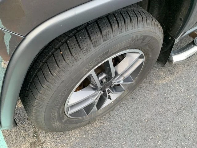 Used 2019 Gray Jeep Limited image 2