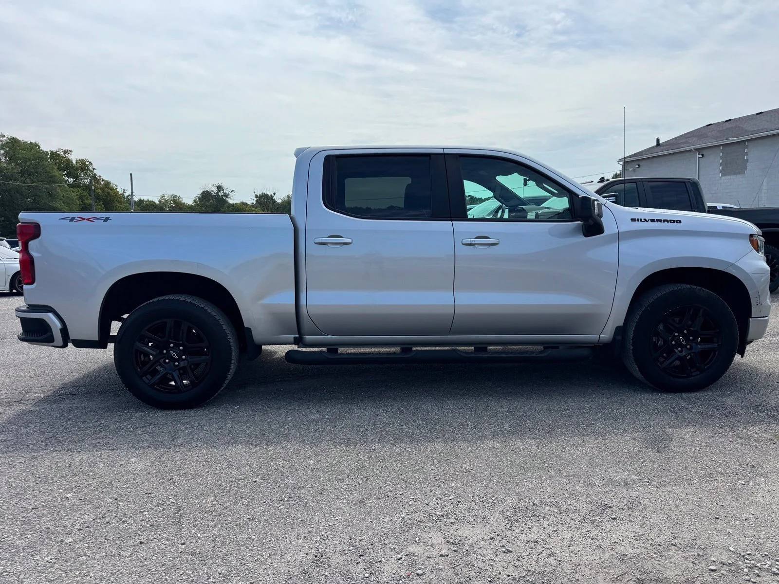 Used 2022 SILVER ICE METALLIC Chevrolet RST image 5