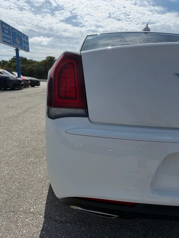 Used 2019  Chrysler Touring image 27